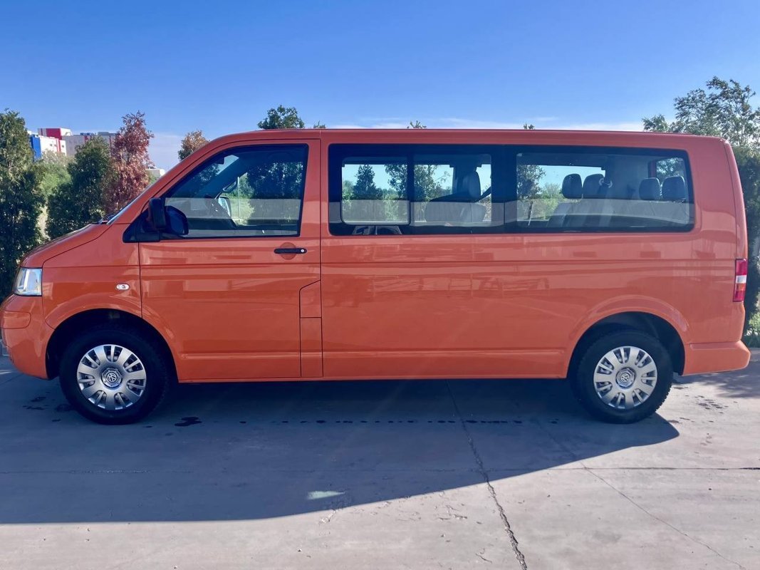 Минивэн OrangeVan для индивидуального визарана из Нови-Сада